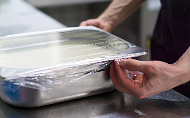 Microwave-Safe PE Cling Wrap for Quick Meals